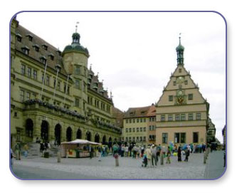 Am Marktplatz in Rothenburg ob der Tauber