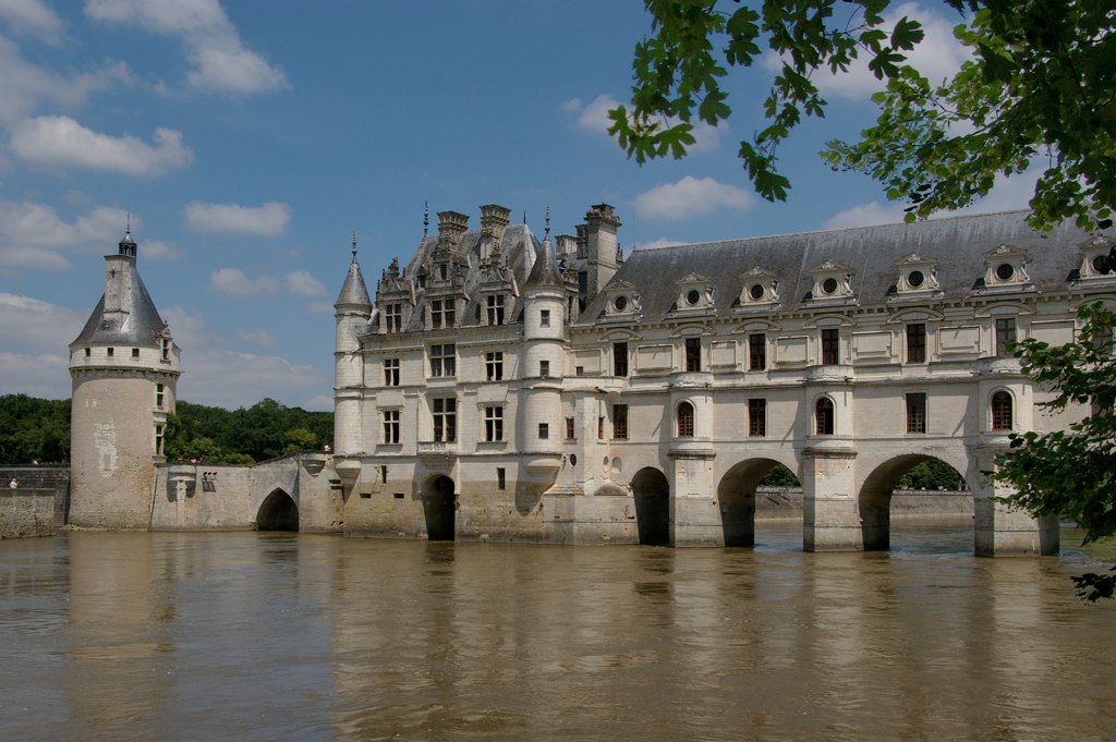 Le Château de Chenonceau over the Cher River.